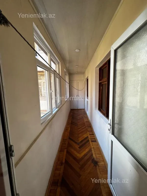 Satılır 2 otaqlı köhnə tikili 75 m²