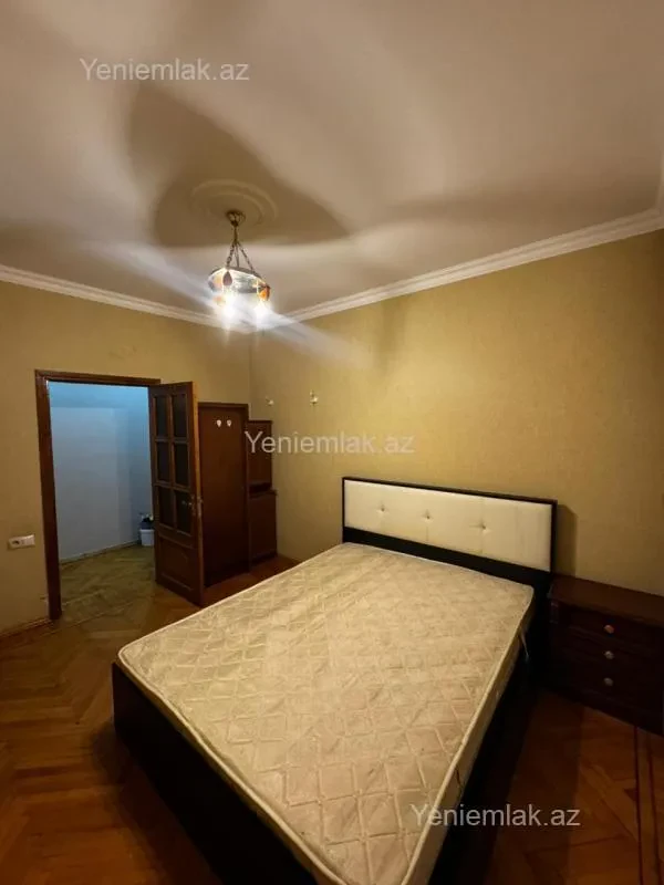 Satılır 2 otaqlı köhnə tikili 75 m²
