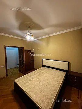 Satılır 2 otaqlı köhnə tikili 75 m²