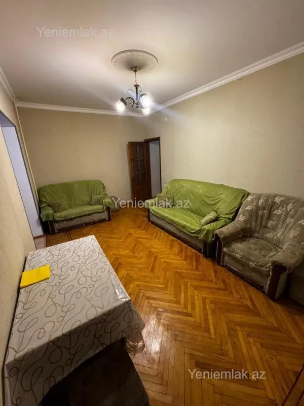 Satılır 2 otaqlı köhnə tikili 75 m²