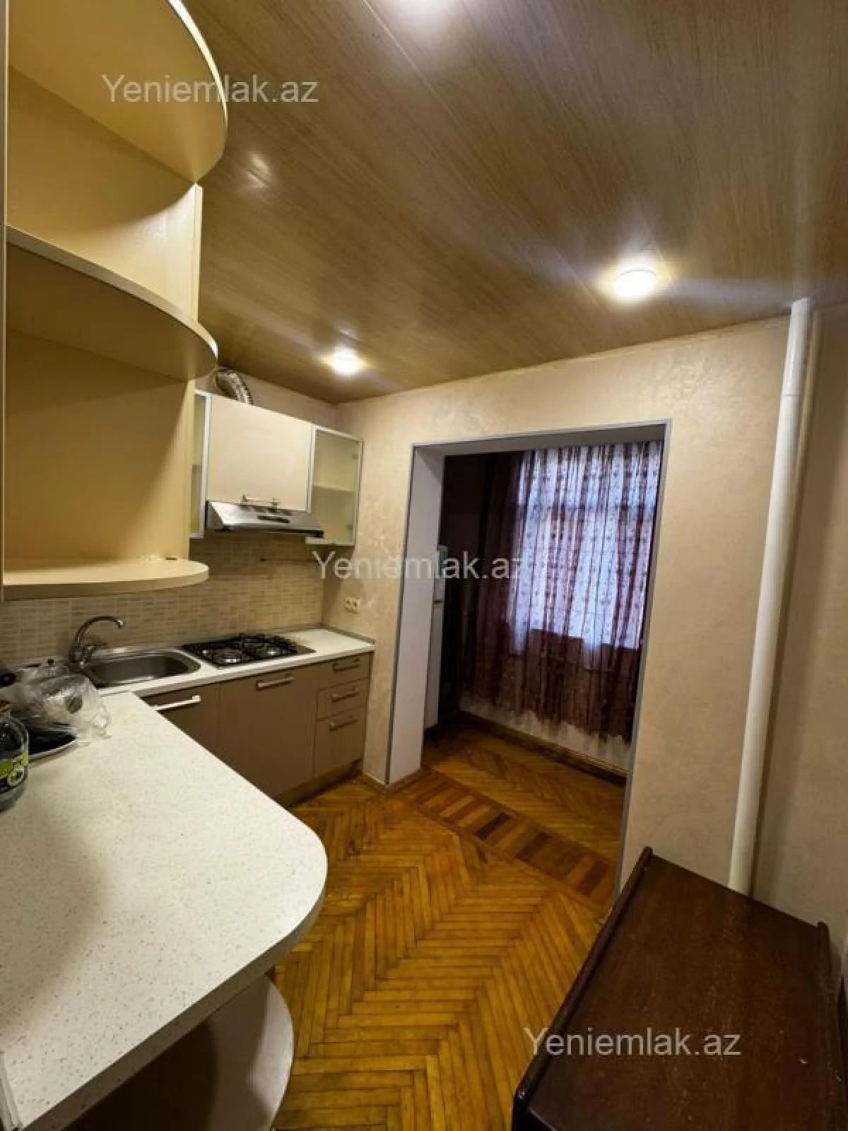 Satılır 2 otaqlı köhnə tikili 75 m²