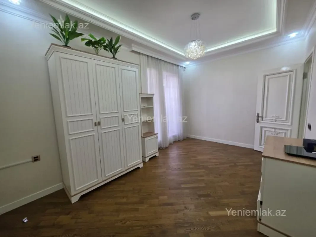 Satılır 4 otaqlı yeni tikili 300 m²