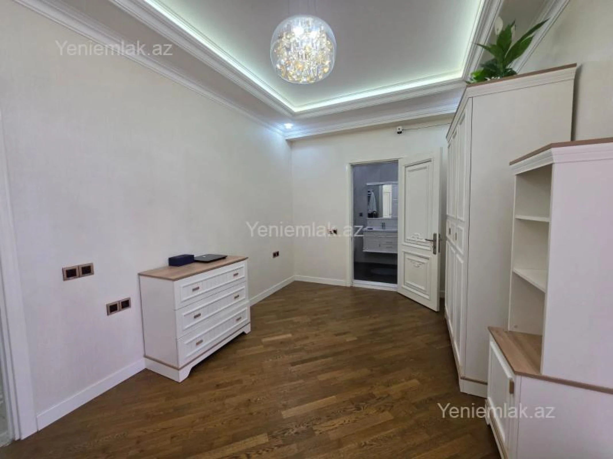 Satılır 4 otaqlı yeni tikili 300 m²