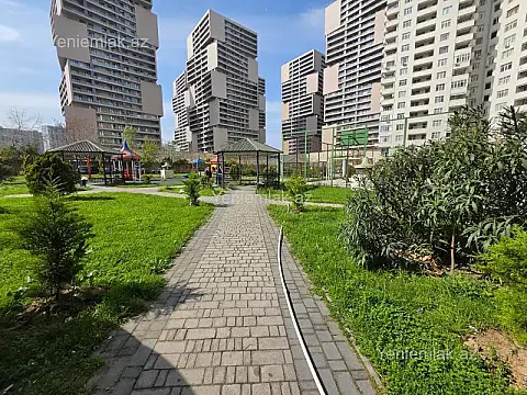 Satılır 4 otaqlı yeni tikili 300 m²
