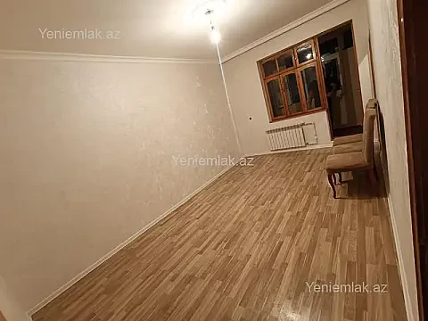 Satılır 3 otaqlı köhnə tikili 120 m²