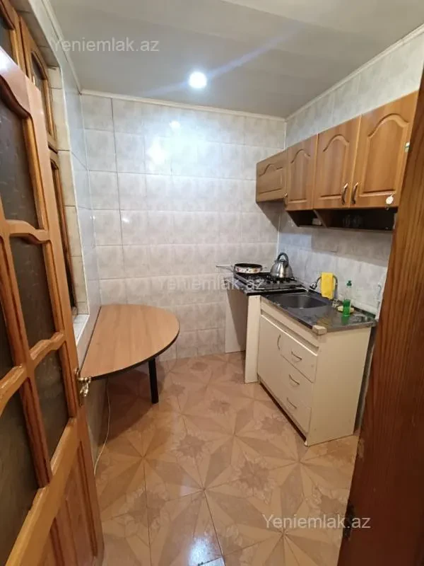 Satılır 3 otaqlı köhnə tikili 120 m²