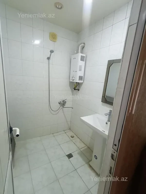 Satılır 3 otaqlı köhnə tikili 120 m²