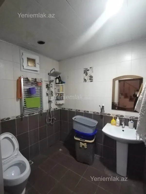 Satılır 4 otaqlı həyət evi 190 m²