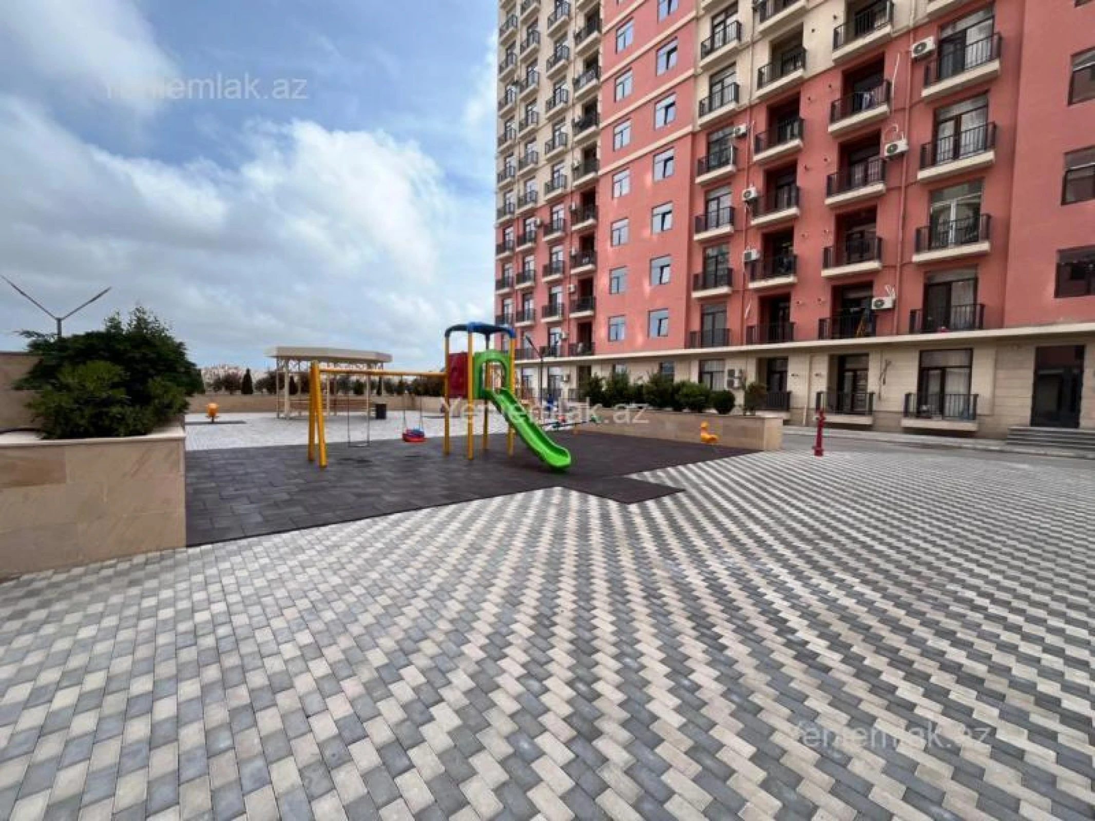 Satılır 2 otaqlı yeni tikili 65 m²