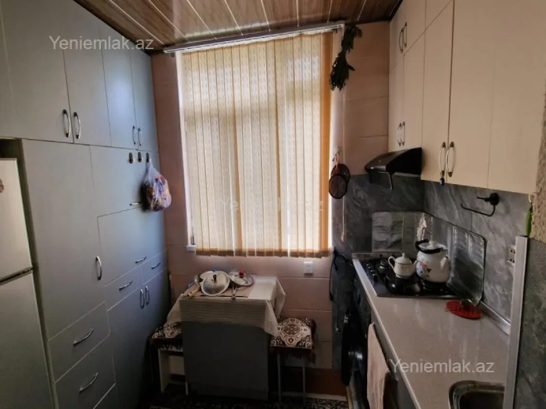 Satılır 3 otaqlı köhnə tikili 45 m²