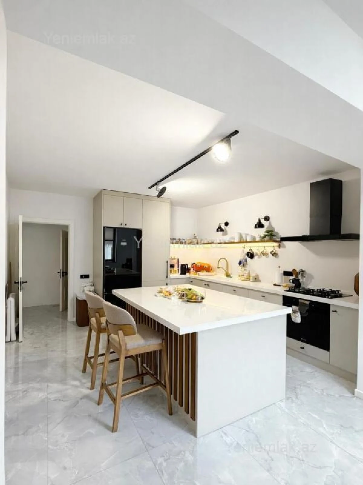 Satılır 2 otaqlı yeni tikili 93 m²