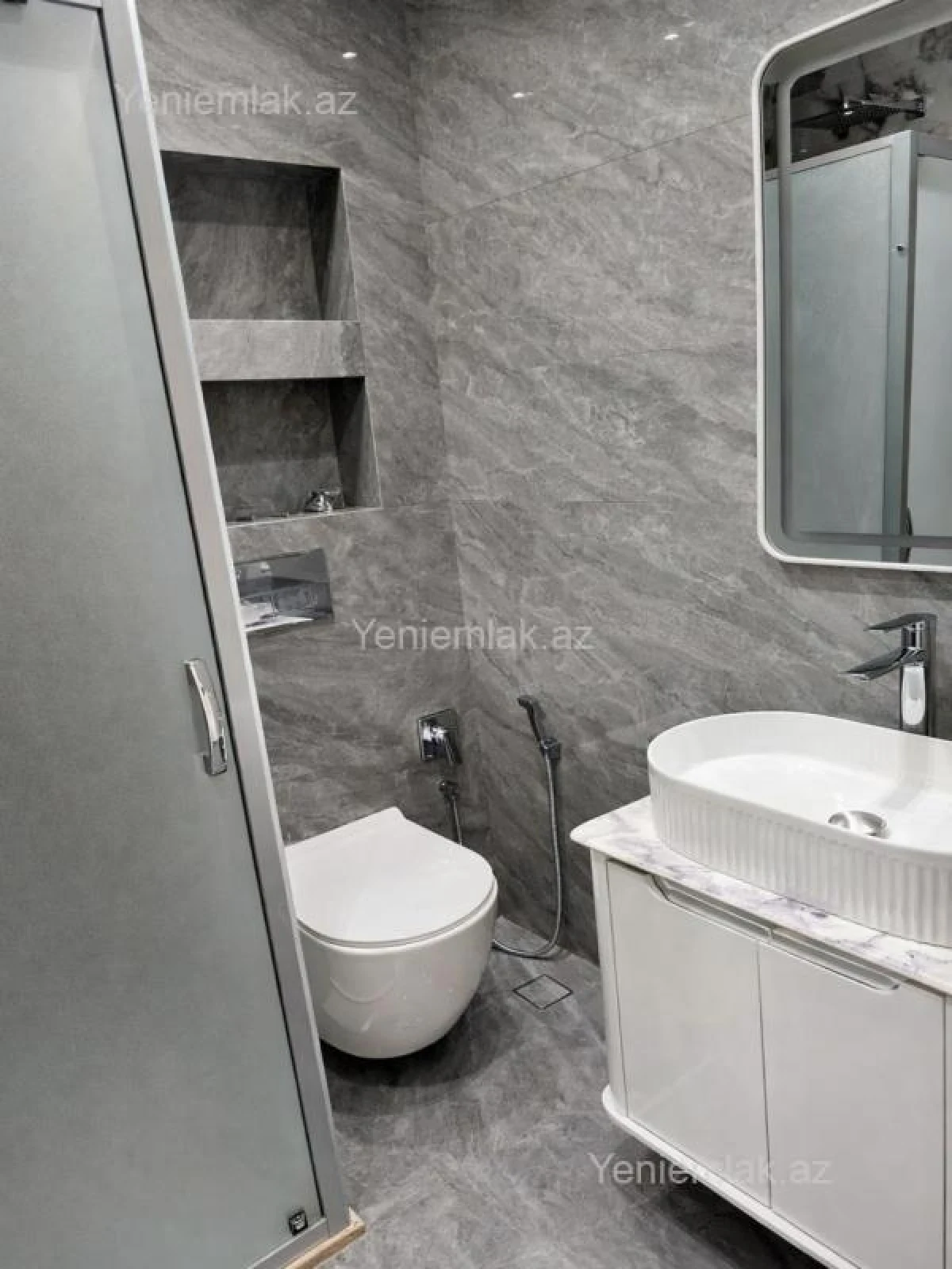 Satılır 2 otaqlı köhnə tikili 70 m²