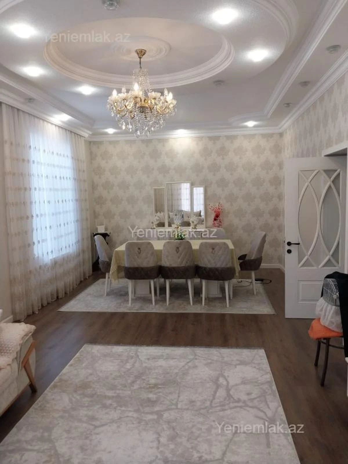 Satılır 6 otaqlı həyət evi 240 m²