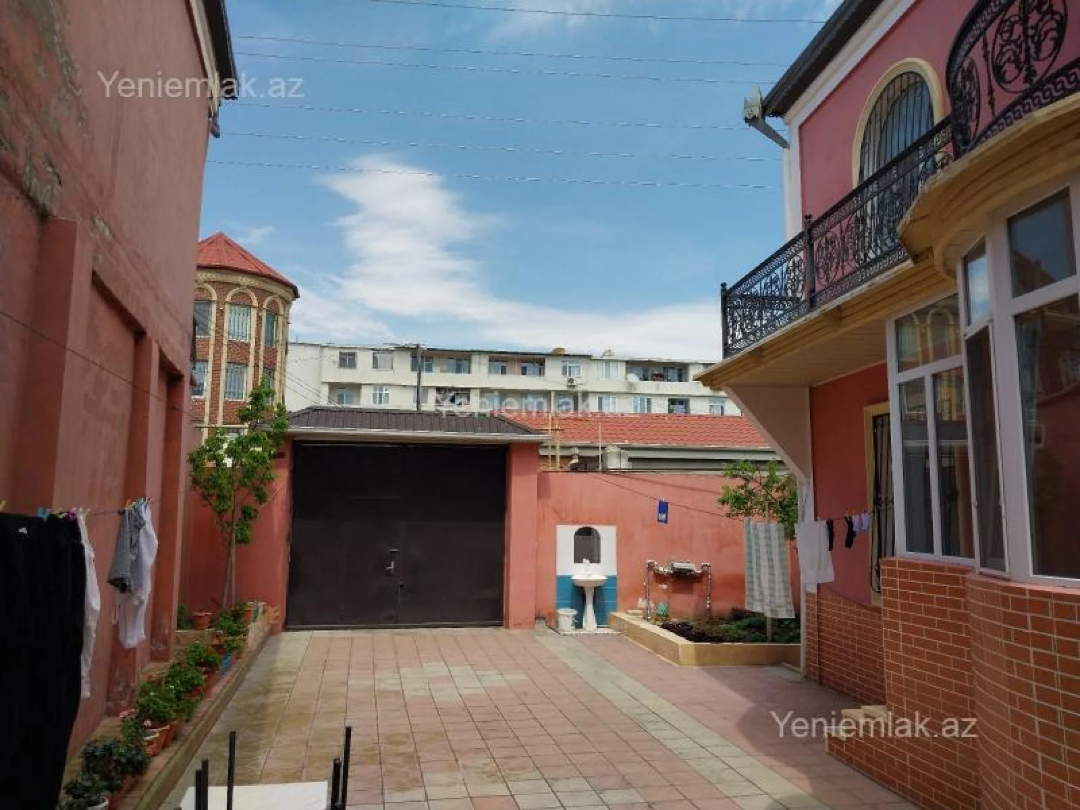 Satılır 6 otaqlı həyət evi 240 m²