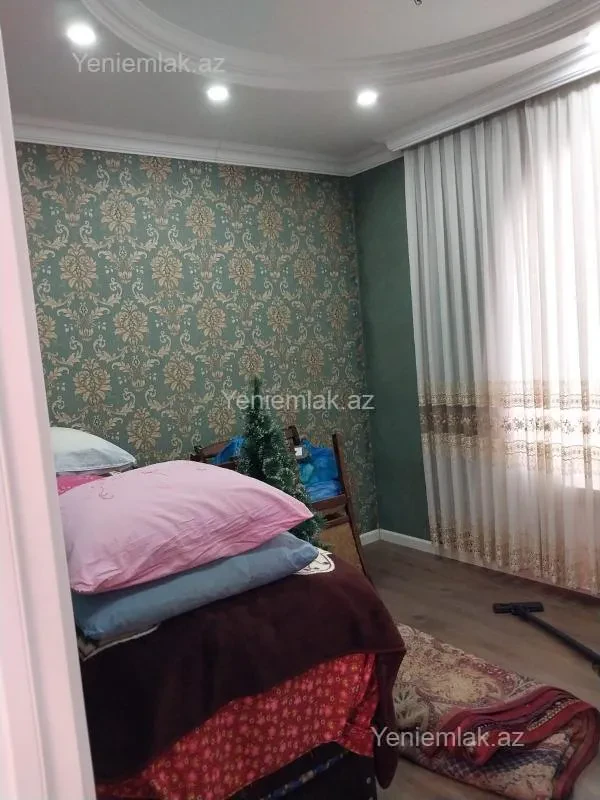 Satılır 6 otaqlı həyət evi 240 m²
