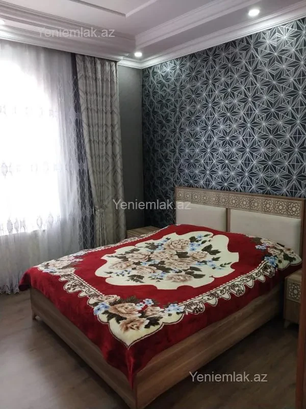 Satılır 6 otaqlı həyət evi 240 m²
