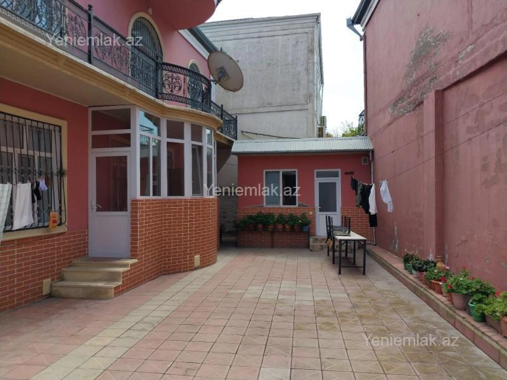 Satılır 6 otaqlı həyət evi 240 m²