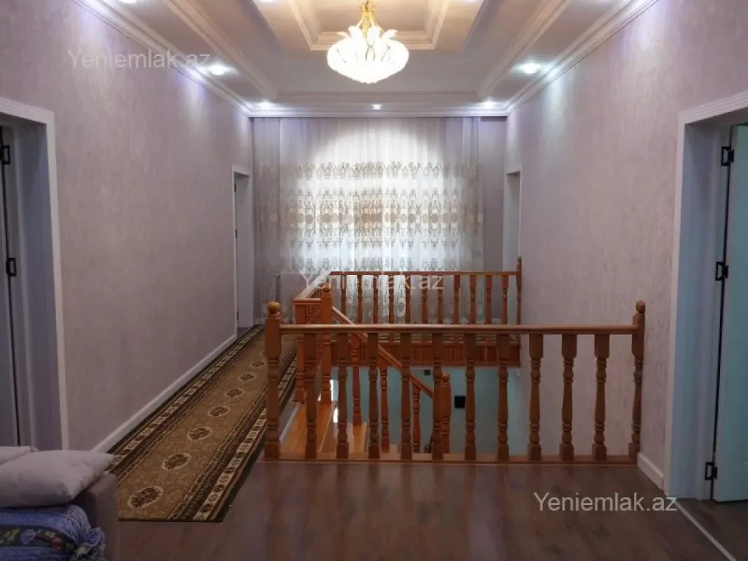 Satılır 6 otaqlı həyət evi 240 m²
