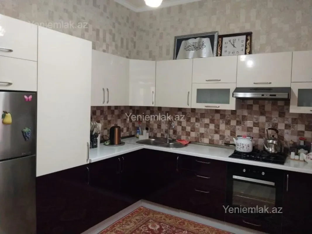 Satılır 6 otaqlı həyət evi 240 m²