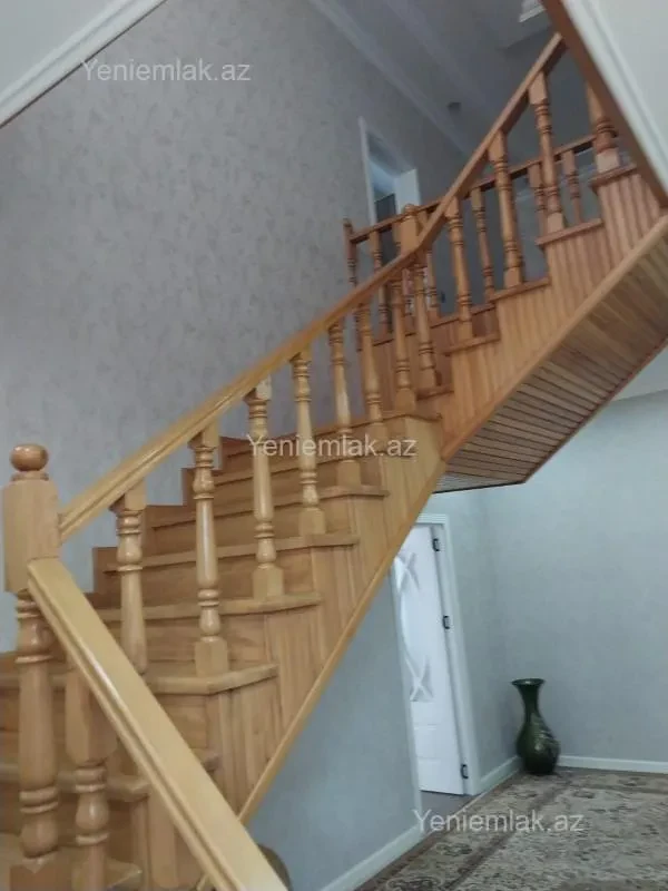 Satılır 6 otaqlı həyət evi 240 m²