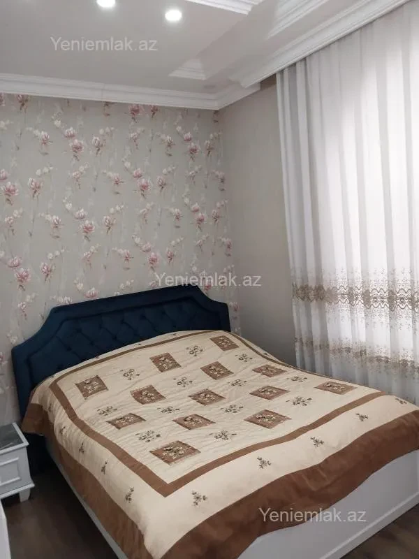 Satılır 6 otaqlı həyət evi 240 m²