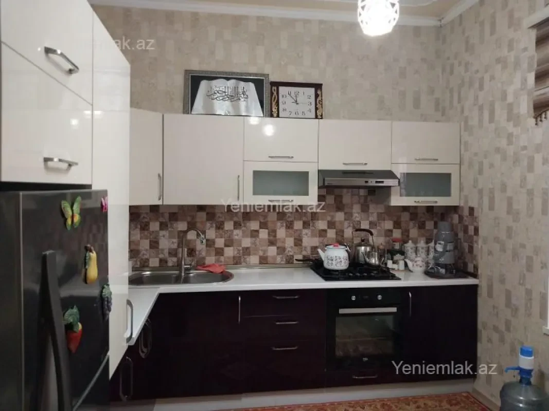 Satılır 6 otaqlı həyət evi 240 m²