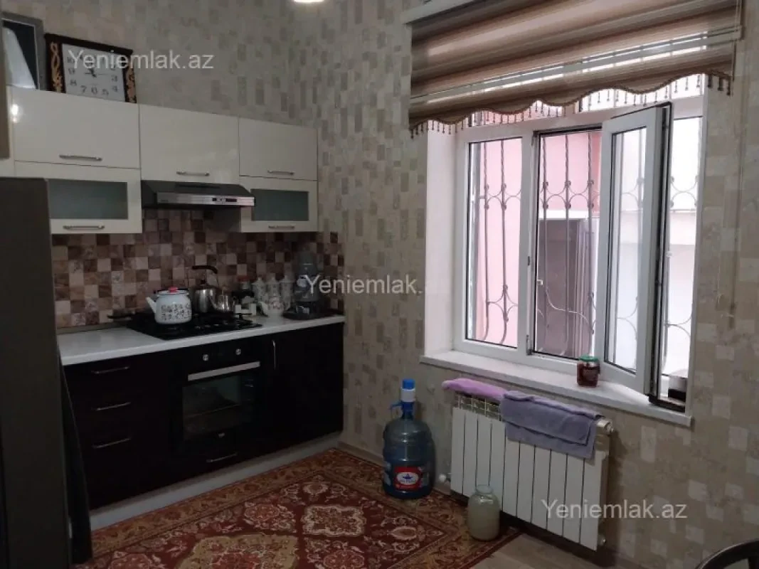 Satılır 6 otaqlı həyət evi 240 m²