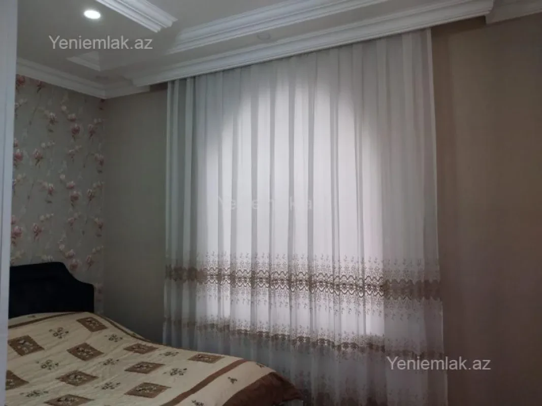 Satılır 6 otaqlı həyət evi 240 m²