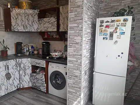 Satılır 4 otaqlı köhnə tikili 110 m²