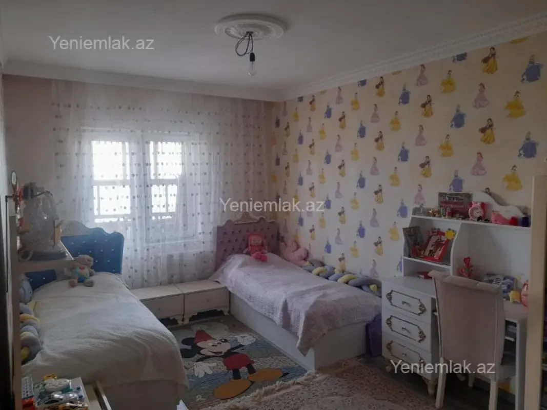 Satılır 4 otaqlı köhnə tikili 110 m²