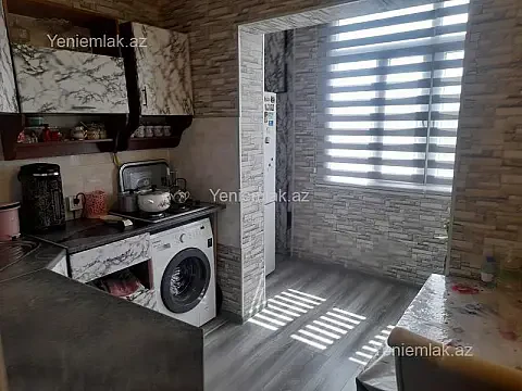 Satılır 4 otaqlı köhnə tikili 110 m²
