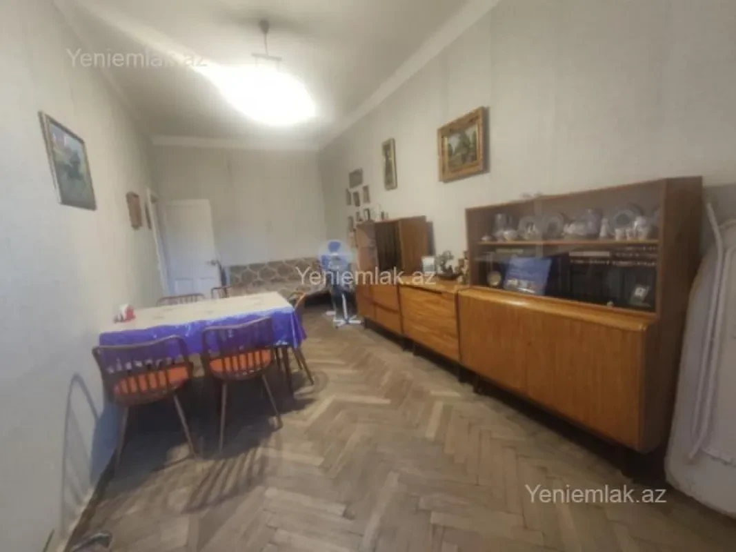 Satılır 2 otaqlı köhnə tikili 60 m²