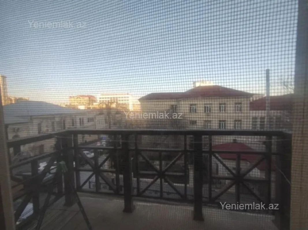 Satılır 2 otaqlı köhnə tikili 60 m²