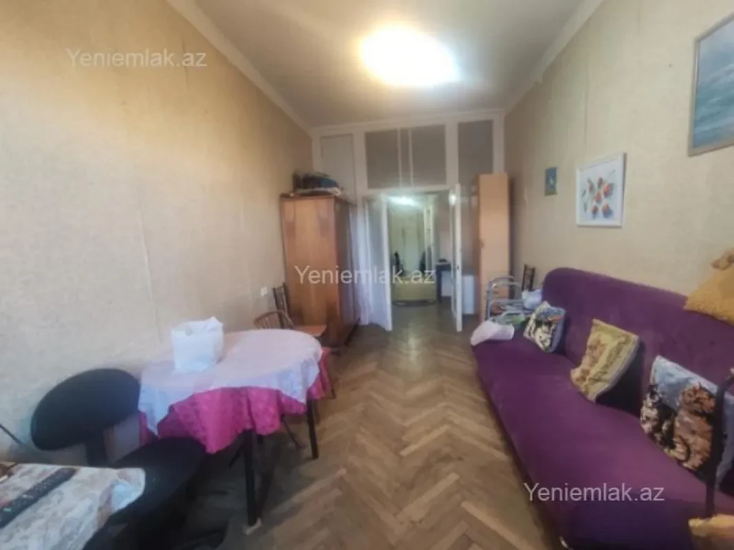 Satılır 2 otaqlı köhnə tikili 60 m²