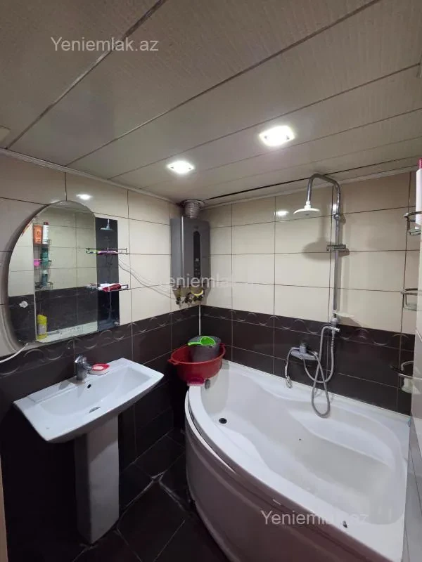 Satılır 2 otaqlı köhnə tikili 60 m²