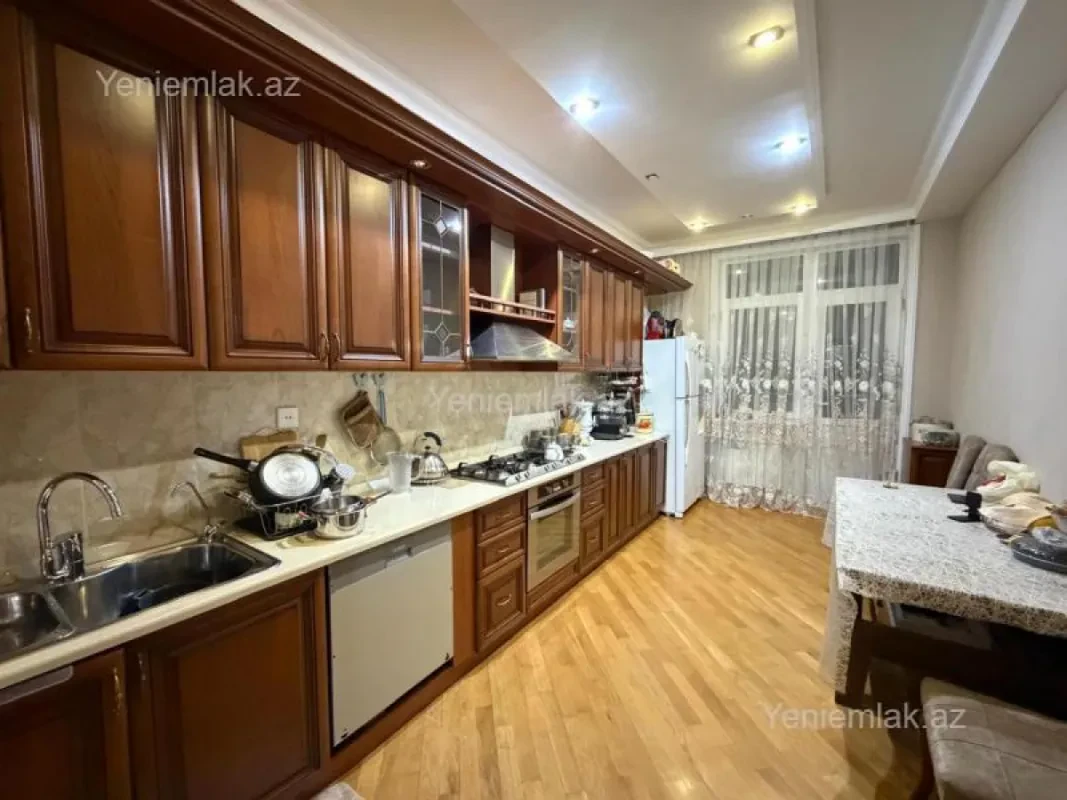 Satılır 3 otaqlı yeni tikili 135 m²