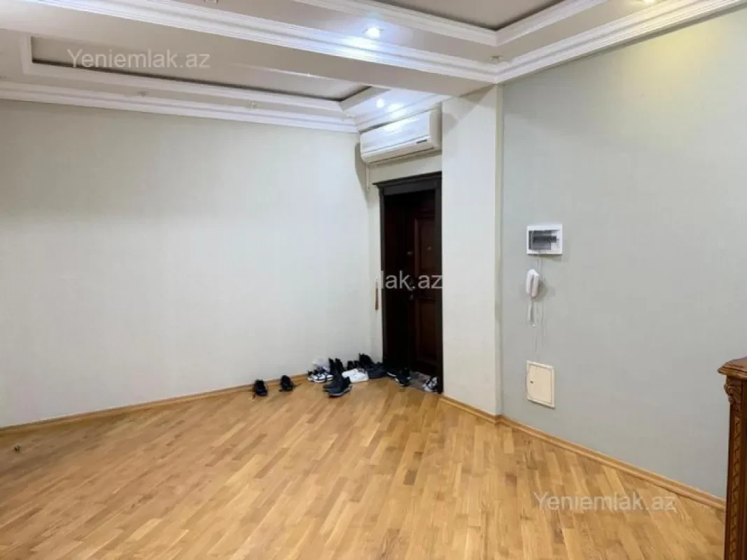 Satılır 3 otaqlı yeni tikili 135 m²