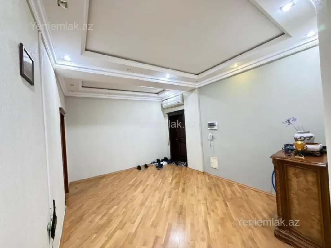 Satılır 3 otaqlı yeni tikili 135 m²