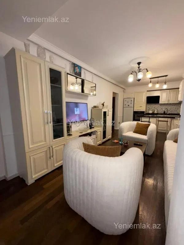 Satılır 2 otaqlı köhnə tikili 65 m²