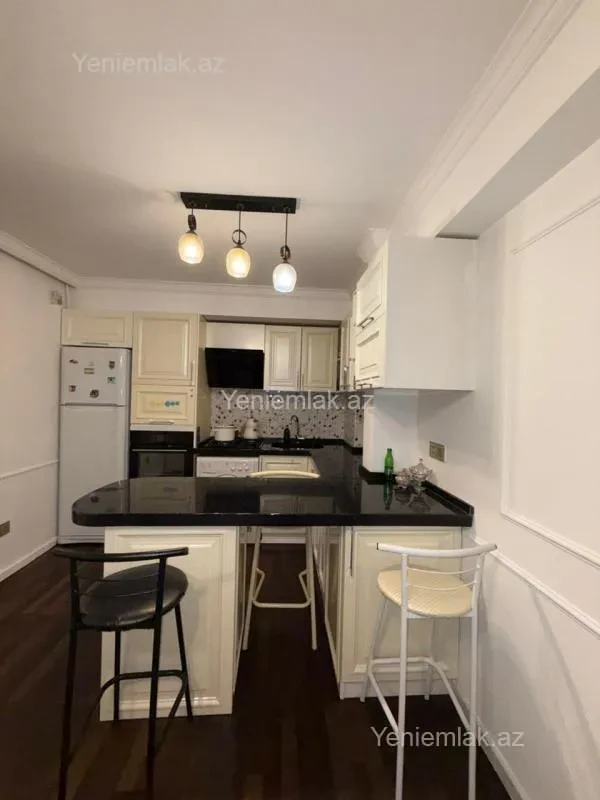 Satılır 2 otaqlı köhnə tikili 65 m²