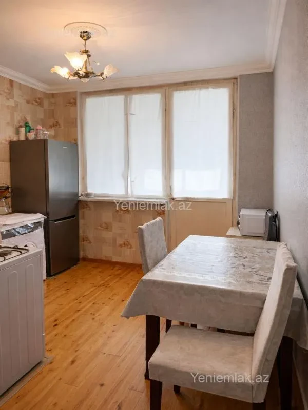 Satılır 3 otaqlı köhnə tikili 80 m²