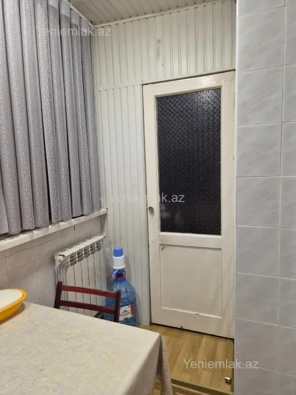 Satılır 2 otaqlı köhnə tikili 57 m²