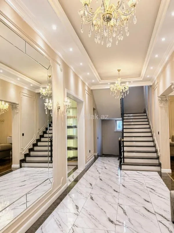 Satılır 5 otaqlı həyət evi 450 m²