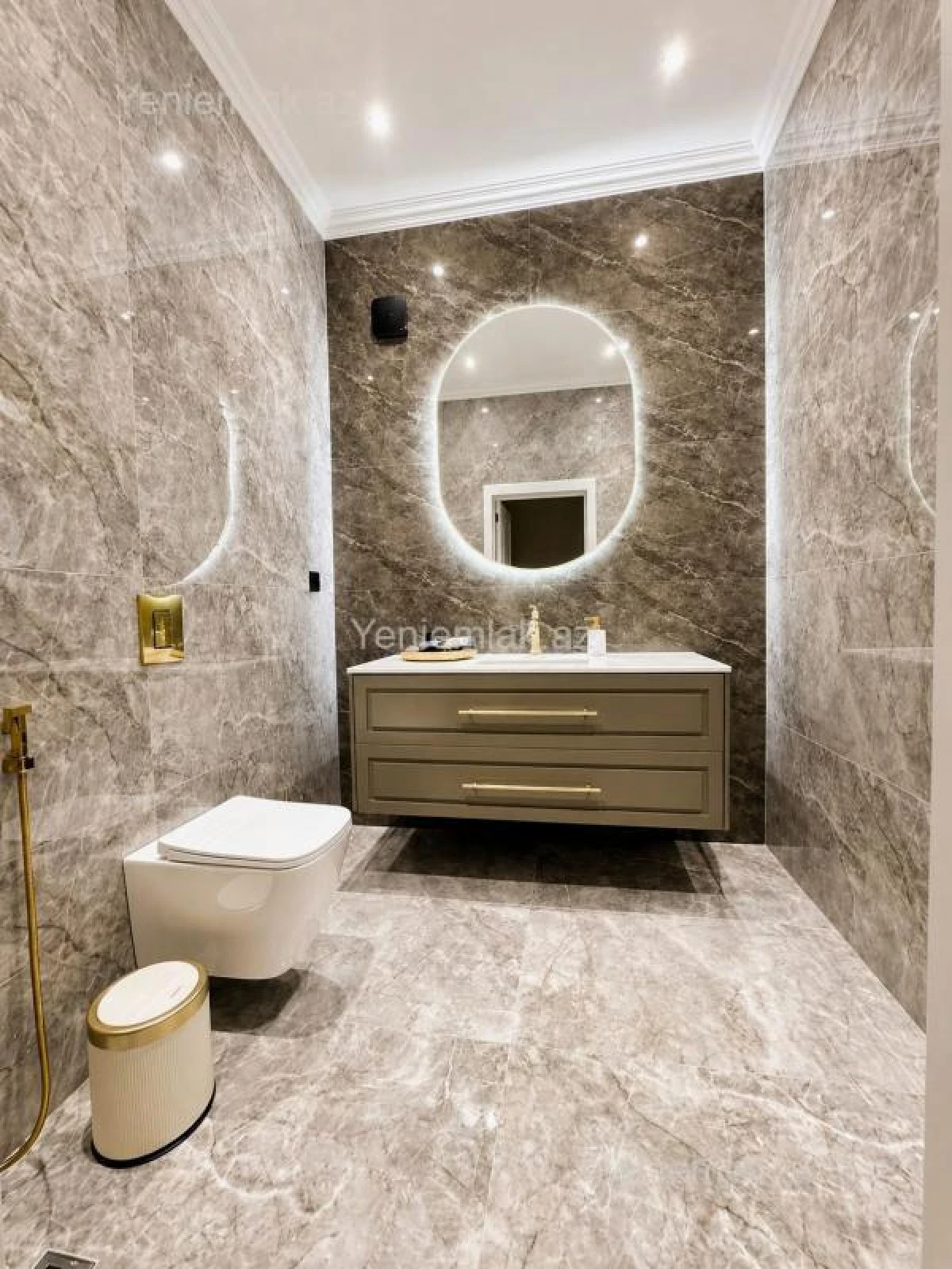 Satılır 5 otaqlı həyət evi 450 m²