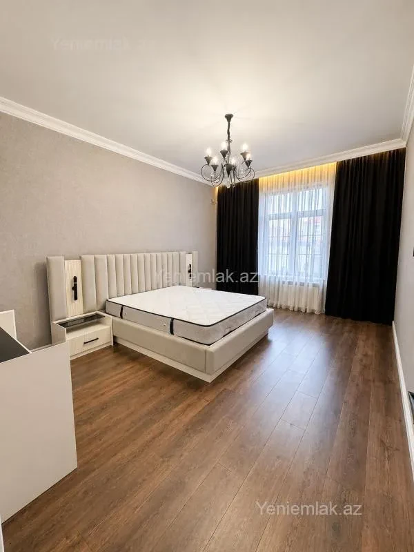Satılır 5 otaqlı həyət evi 450 m²