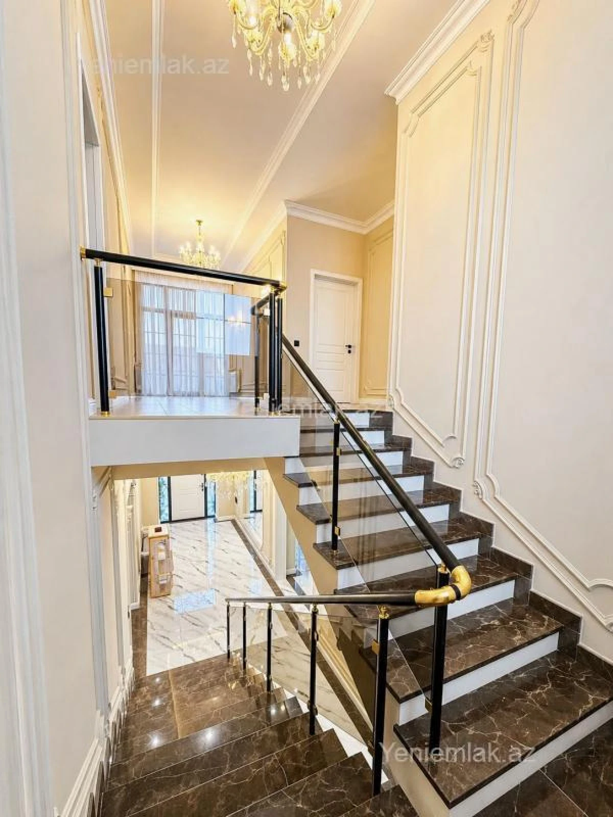 Satılır 5 otaqlı həyət evi 450 m²