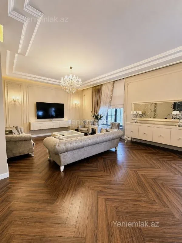Satılır 5 otaqlı həyət evi 450 m²