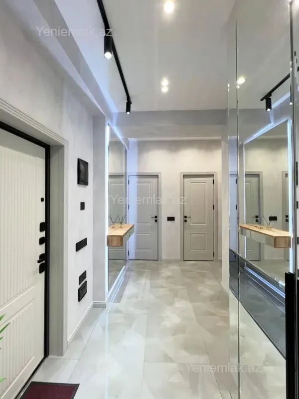 Satılır 2 otaqlı yeni tikili 82 m²