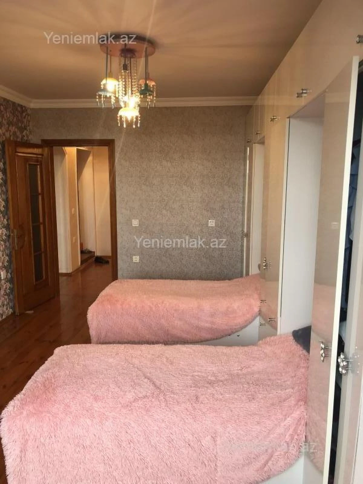 Satılır 3 otaqlı köhnə tikili 80 m²