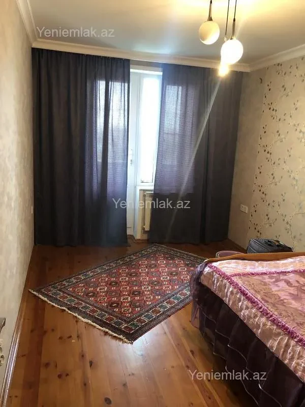 Satılır 3 otaqlı köhnə tikili 80 m²